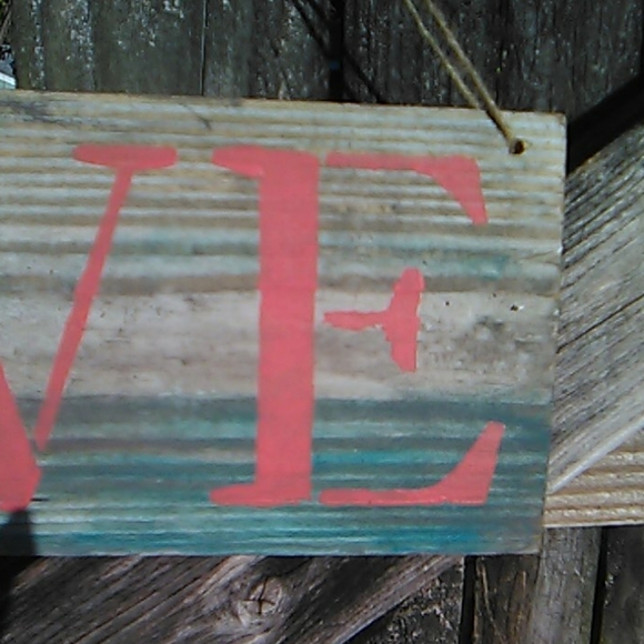 Recycled Wooden Love Sign - Picture 4 of 8
